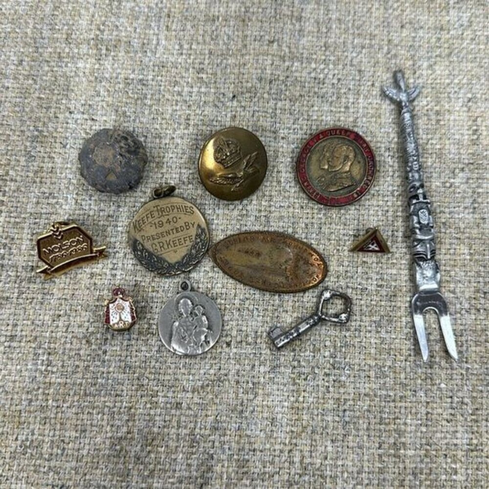 Small lot of antique medals, pins and more